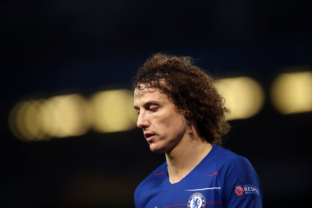 Chelsea fans not pleased after Davis Luiz signs new contract