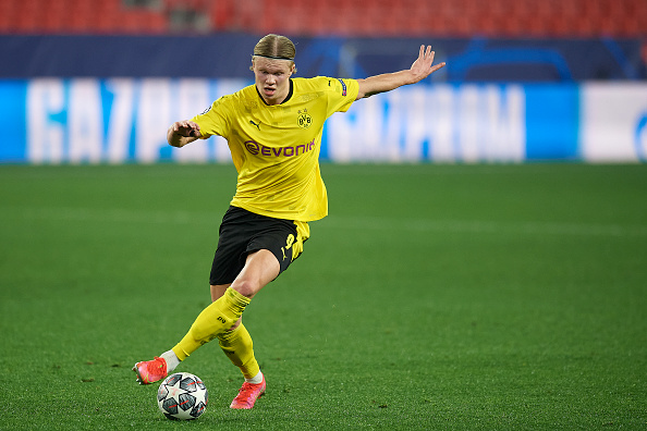 Sevilla FC v Borussia Dortmund - UEFA Champions League Round Of 16 Leg One
