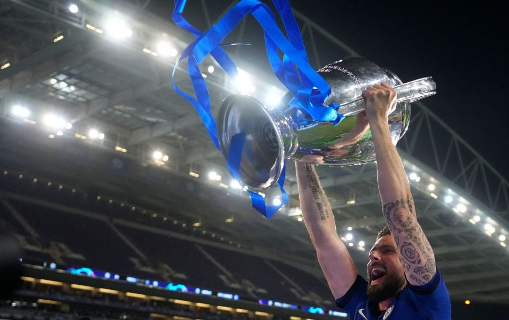 FBL-EUR-C1-MAN CITY-CHELSEA-TROPHY