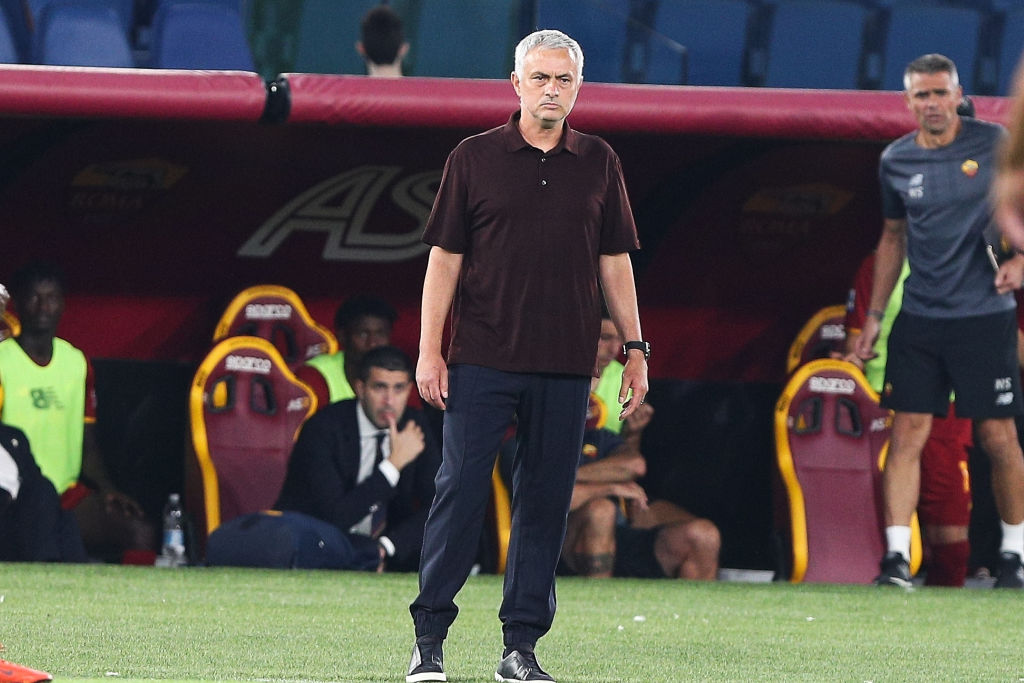 'What a legend': Some Chelsea fans adored what Mourinho did during Roma win last night