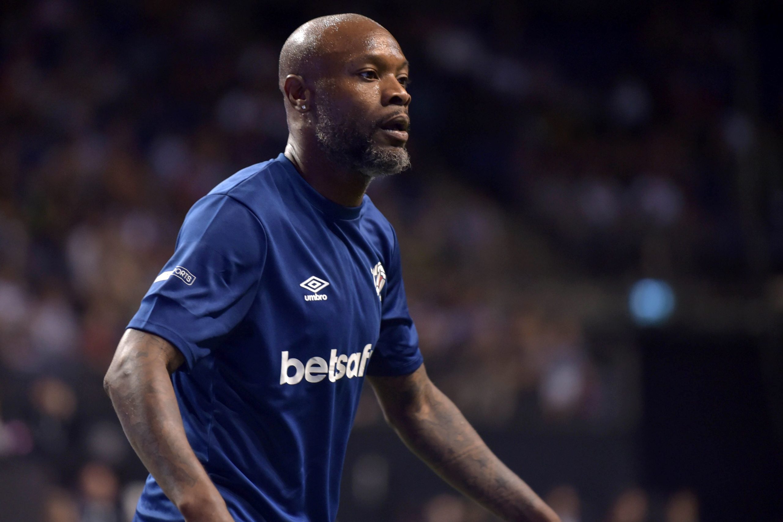 Williams Gallas says one Chelsea player is under 'big pressure' now and needs to learn from Frank Lampard