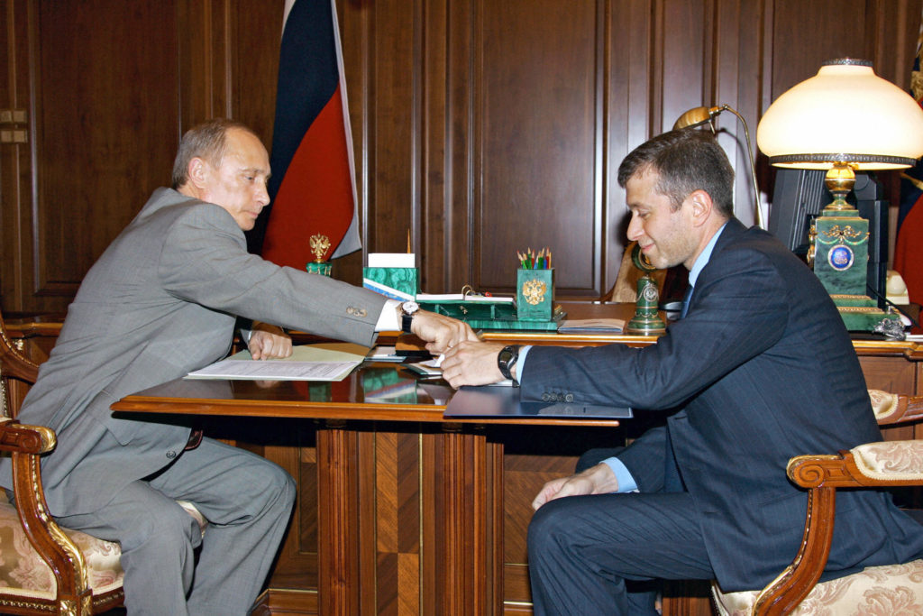 Russian President Vladimir Putin (L) spe