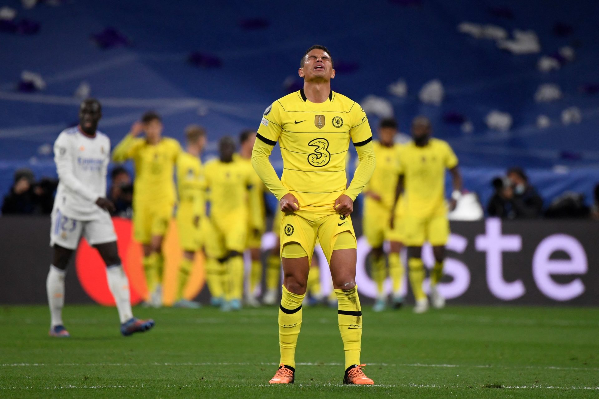 Thiago Silva posts image of hands being tied together after