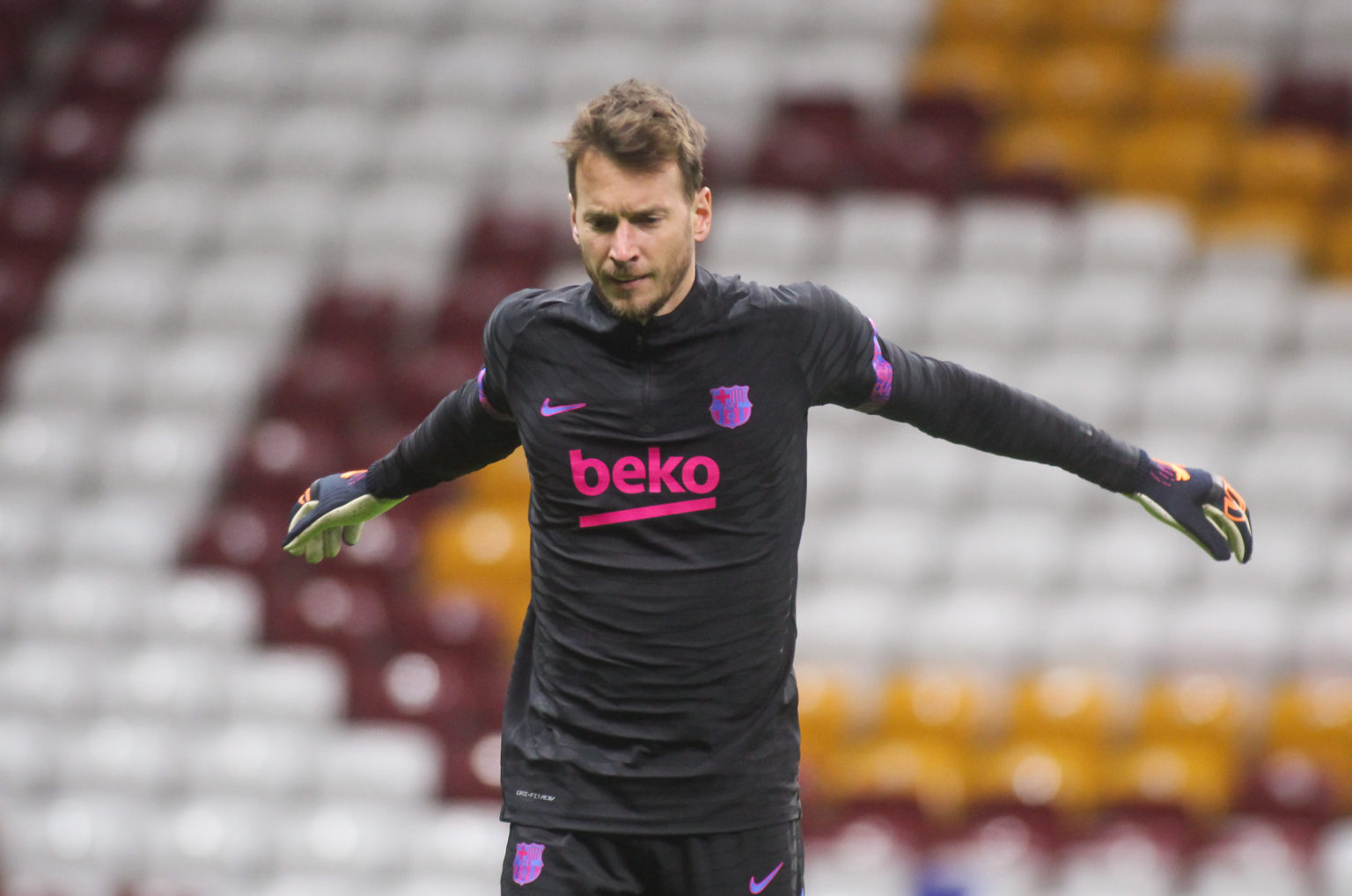 Chelsea are willing to talk about Barcelona goalkeeper Neto, says report