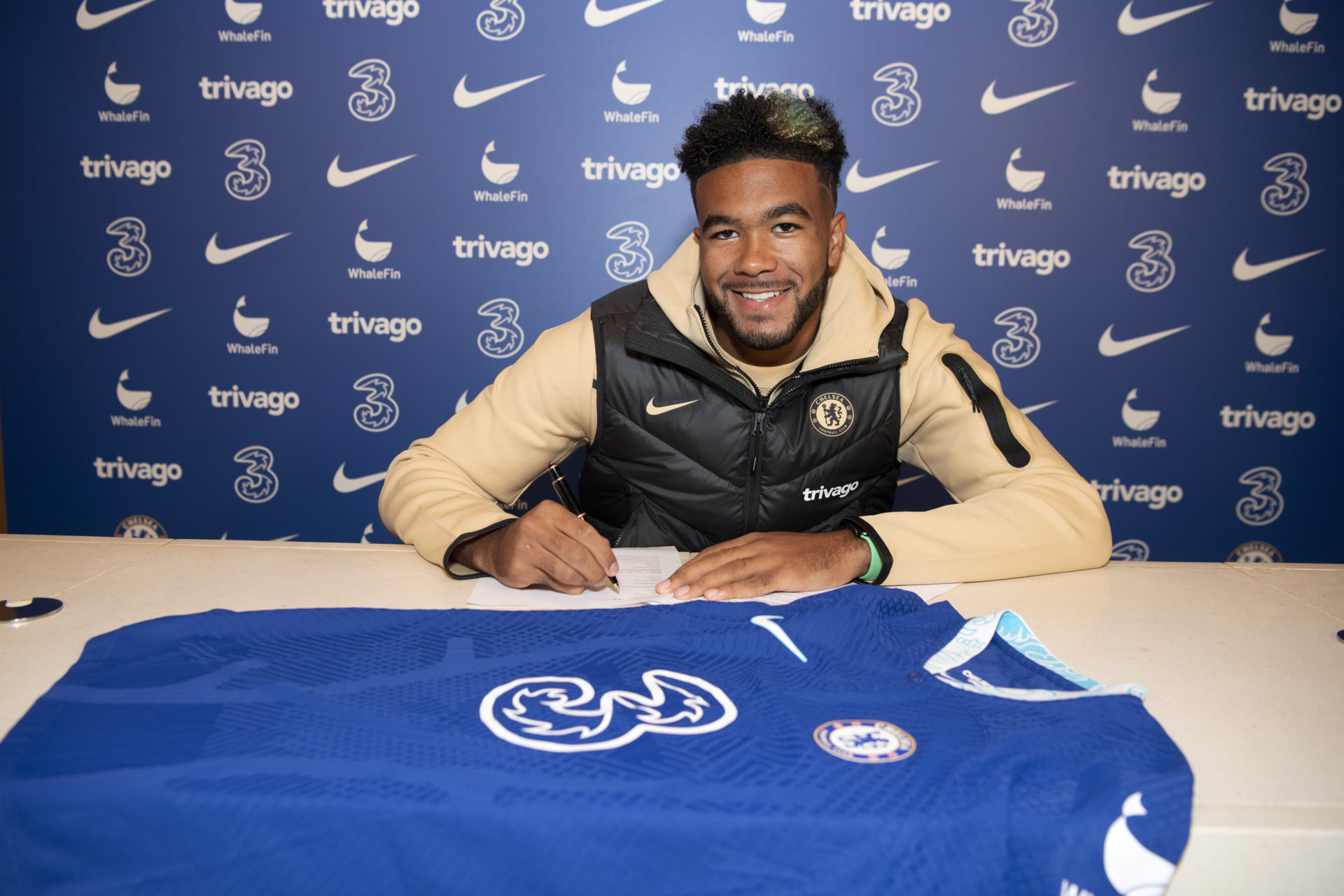 Chelseas Reece James Signs Contract Extension