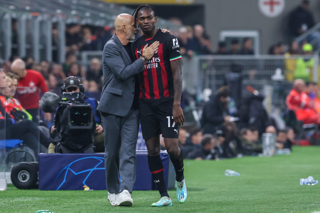 Rafael Leao of AC Milan (R) talks to Stefano Pioli Head