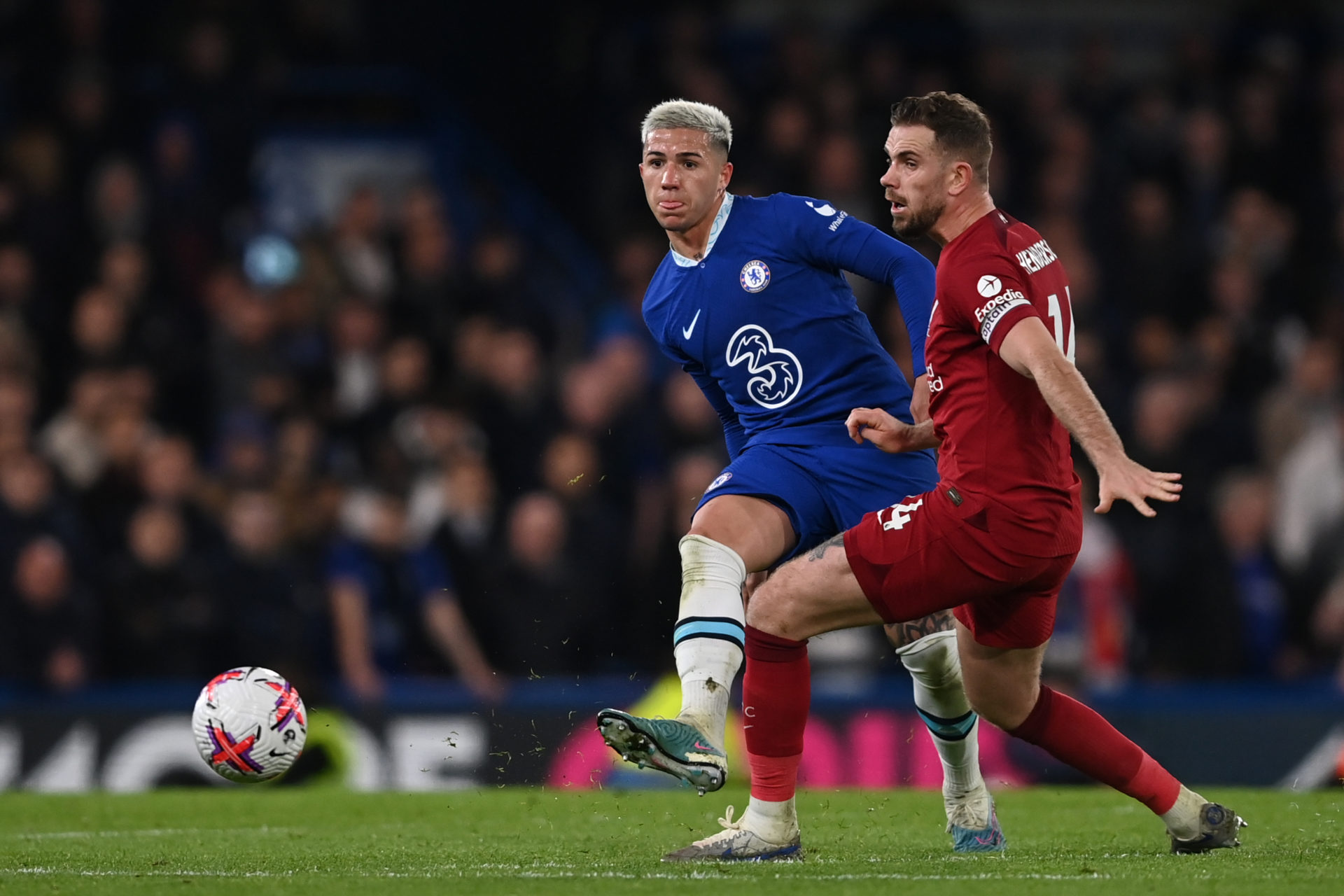 Gary Neville Amazed By The Passing Of 22-year-old Chelsea Star Vs Liverpool