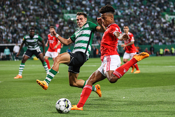 David Neres of SL Benfica (R) with Manuel Ugarte of Sporting...