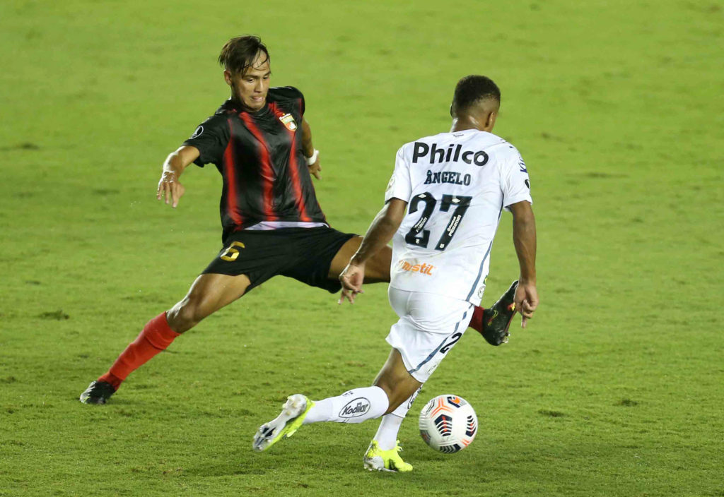 FBL-LIBERTADORES-SANTOS-LARA