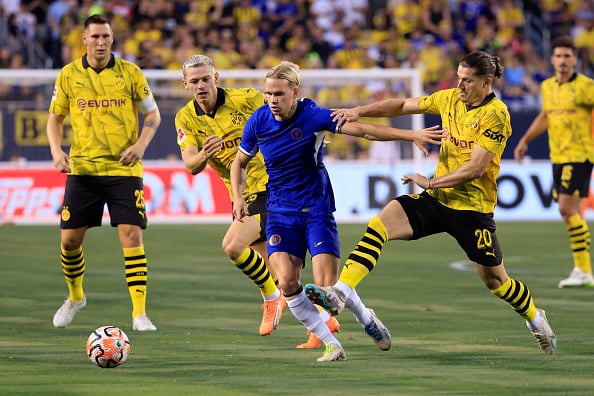 Video: Mykhailo Mudryk pulls off outrageous piece of skill for Chelsea ...