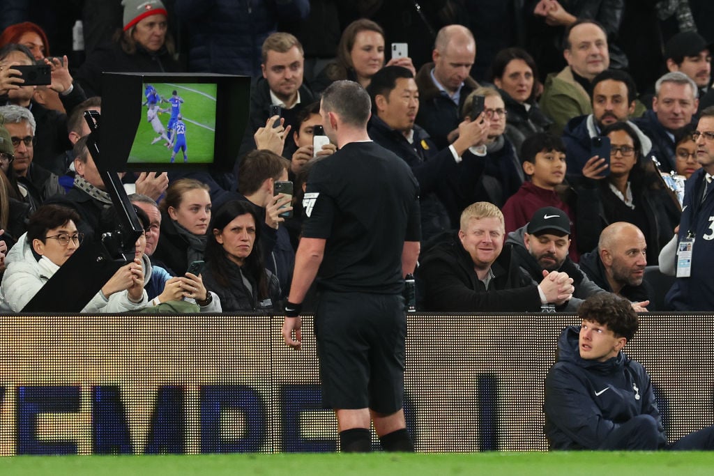 Tottenham and Chelsea clash becomes sideshow on another chaotic night of  VAR controversy - Mirror Online