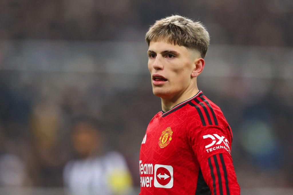 Alejandro Garnacho playing for Manchester United against Newcastle United in the Premier League.