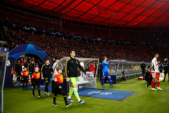 Real Madrid's Spanish goalkeeper Kepa Arrizabalaga arrives on the pitch for the UEFA Champions League match between 1. FC Union Berlin and Real Mad...