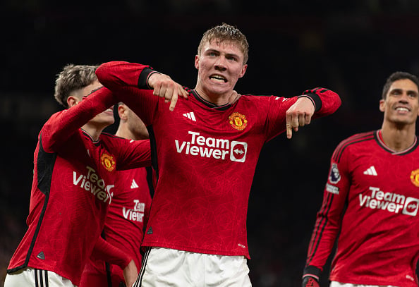 Manchester United v Aston Villa - Premier League