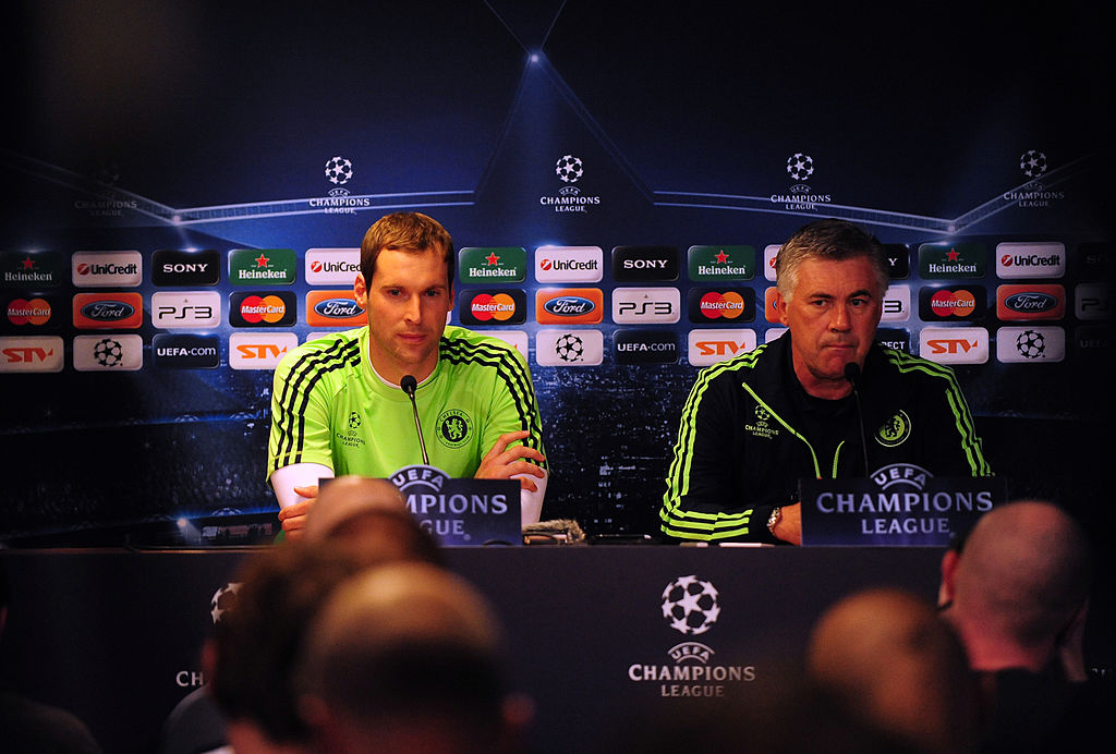 Chelsea's head coach Carlo Ancelotti (R)
