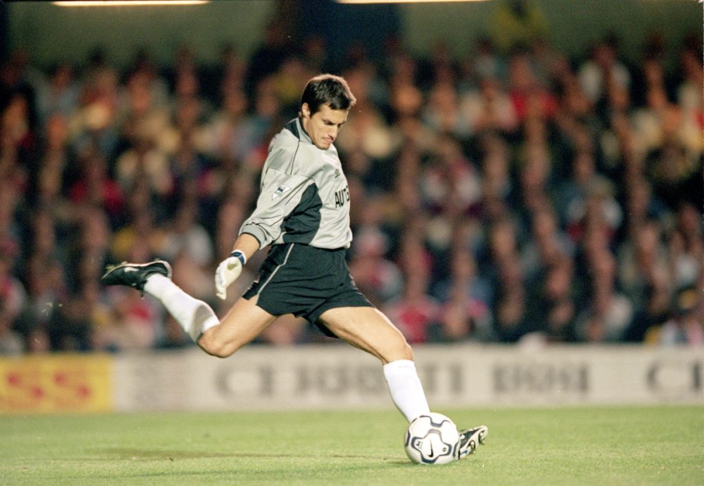 Carlo Cudicini of Chelsea takes a goalkick during the FA Carling Premiership match against Arsenal at Stamford Bridge, in London. The match ended i...