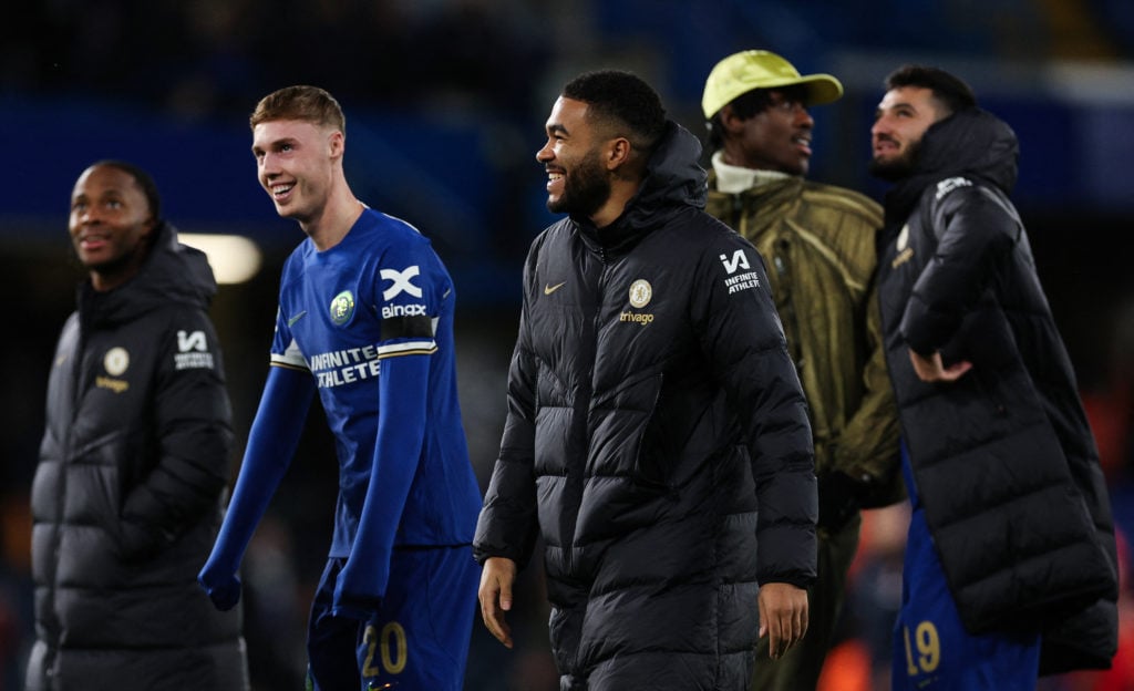 Chelsea's English midfielder #20 Cole Palmer (2nd L), Chelsea's English defender #24 Reece James (C) and teammates celebrate at the end of the Engl...