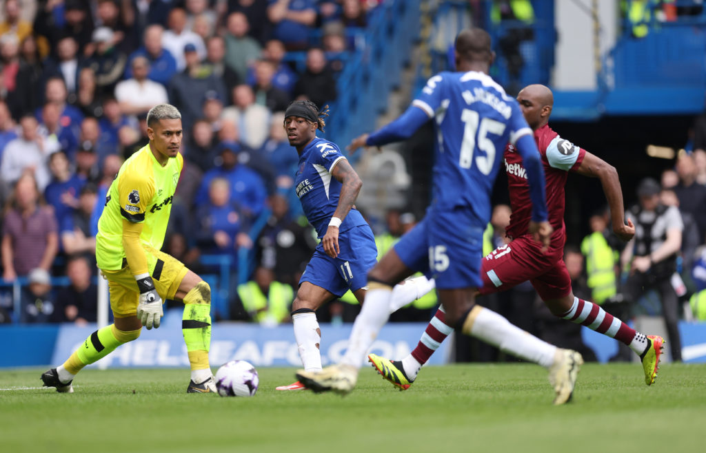 Noni Madueke of Chelsea passes to Nicolas Jackson of Chelsea who goes on to score a goal to make it 4-0 during the Premier League match between Che...