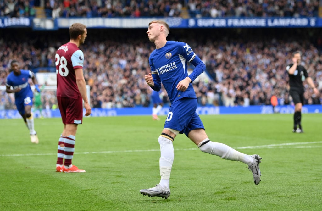Cole Palmer of Chelsea celebrates after scoring the 1st goal during the Premier League match between Chelsea FC and West Ham United at Stamford Bri...