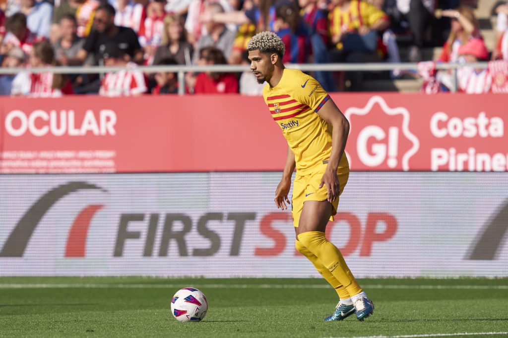 Ronald Araujo of FC Barcelona with the ball during the LaLiga EA Sports match between Girona FC and FC Barcelona at Montilivi Stadium on May 04, 20...