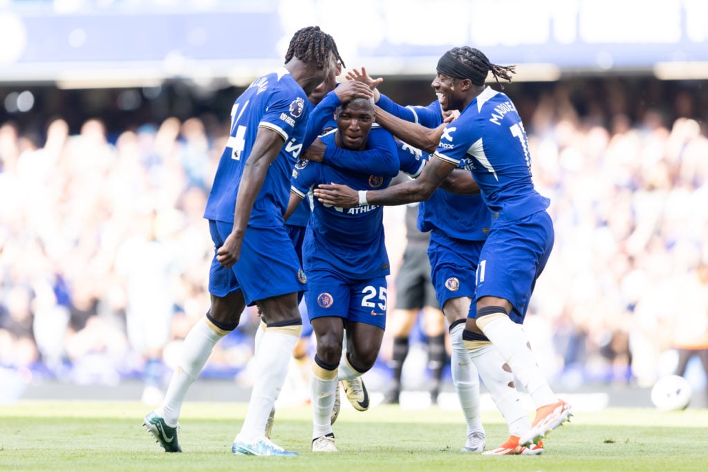 Moisés Caicedo of Chelsea celebrates with his teammates after scoring a goal to make it 1 - 0 during the Premier League match between Chelsea FC an...