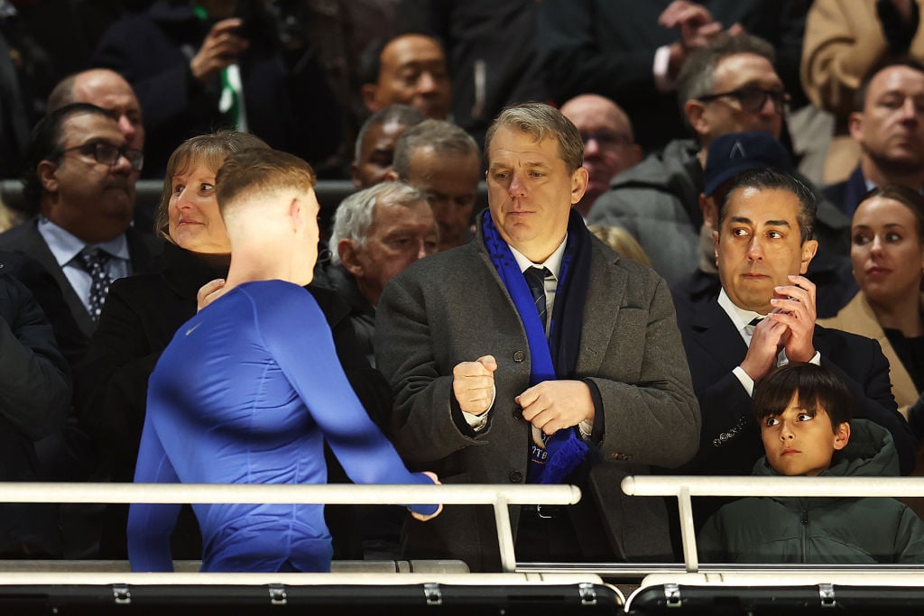 Todd Boehly, Co-Owner of Chelsea, interacts with Cole Palmer of Chelsea at full-time following the team's defeat in the Carabao Cup Final match bet...