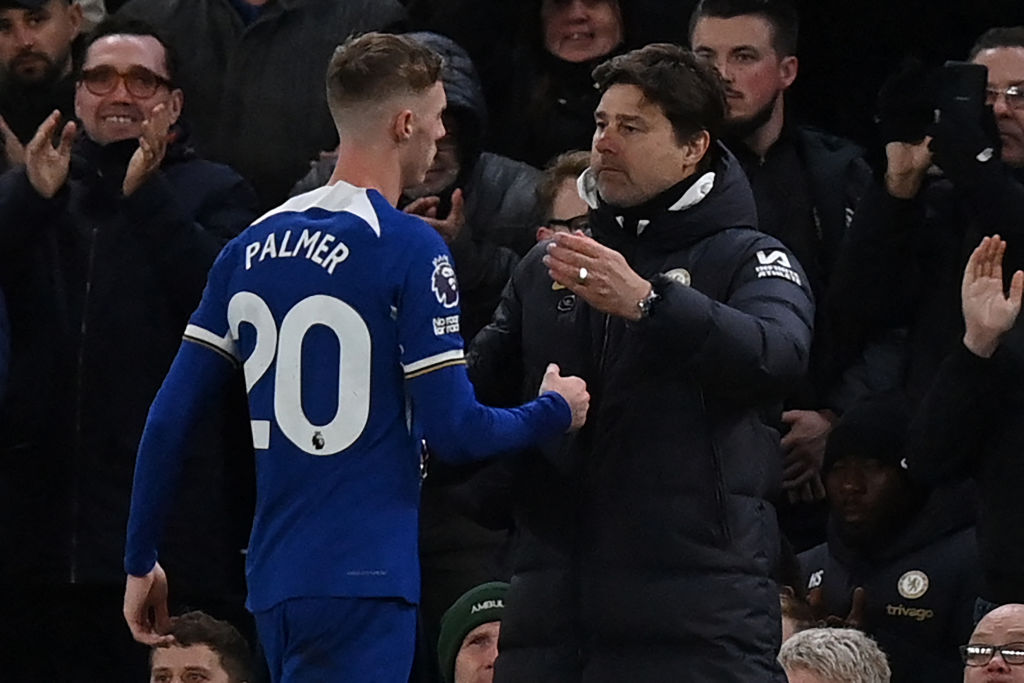 Chelsea's Argentinian head coach Mauricio Pochettino (R) congratulates Chelsea's English midfielder #20 Cole Palmer (L) as he is substituted during...