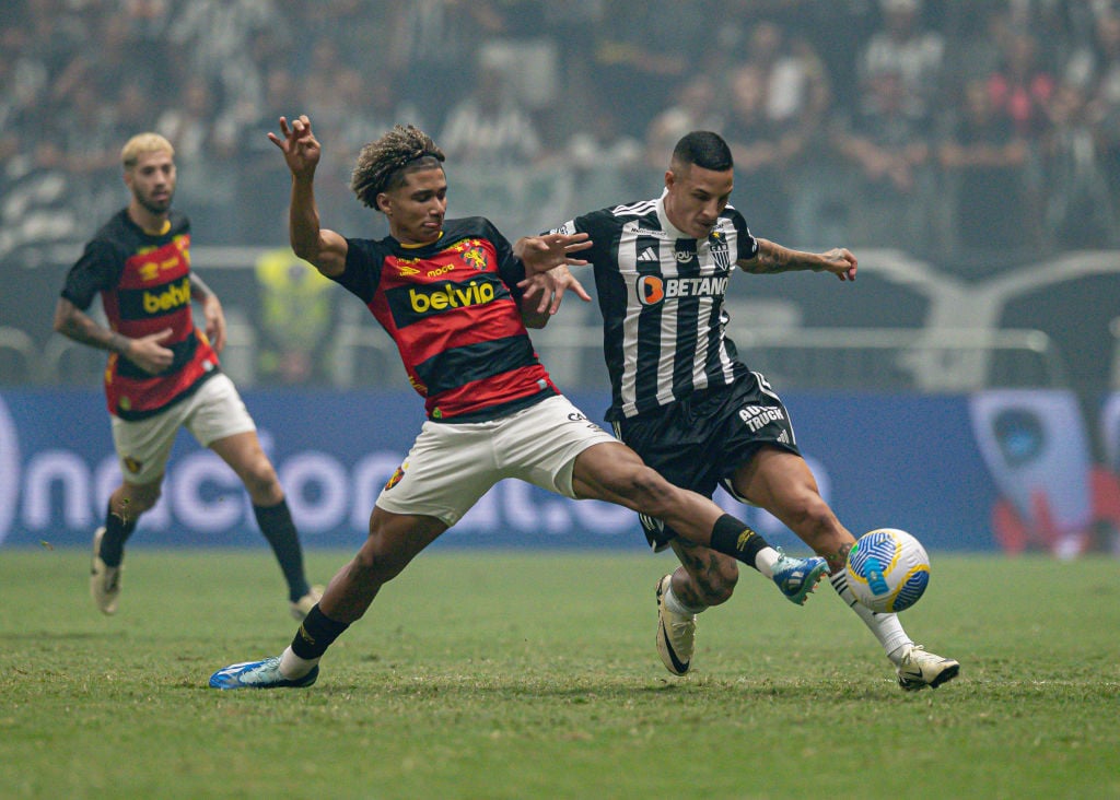 Pedro Lima of Sport Recife (L) fights for the ball with Guilherme Arana of Atletico Mineiro (R) during Copa Do Brasil match between Atletico Mineir...