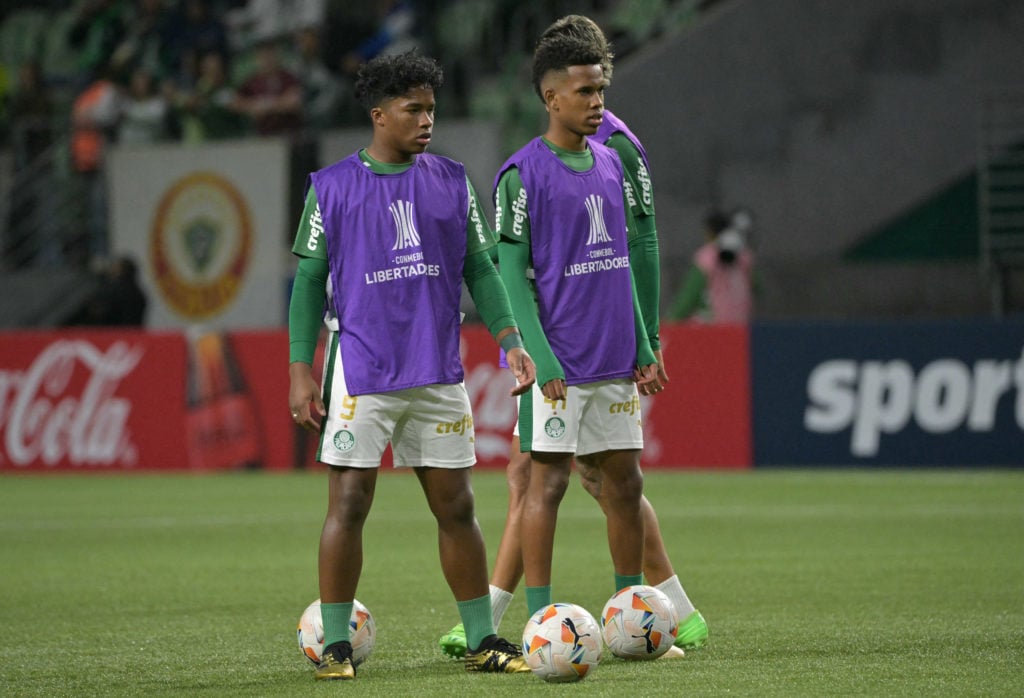 Palmeiras' forward Endrick (L) and Palmeiras' forward Estevao Willian (R) train with the balls before the beginning of the Copa Libertadores group ...