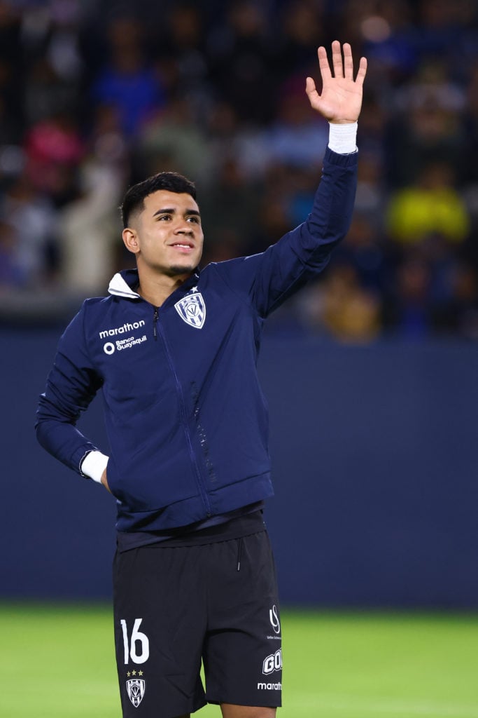 Kendry Paez of Independiente del Valle waves during the Copa CONMEBOL Sudamericana 2024 match between Independiente del Valle and Boca Juniors at B...