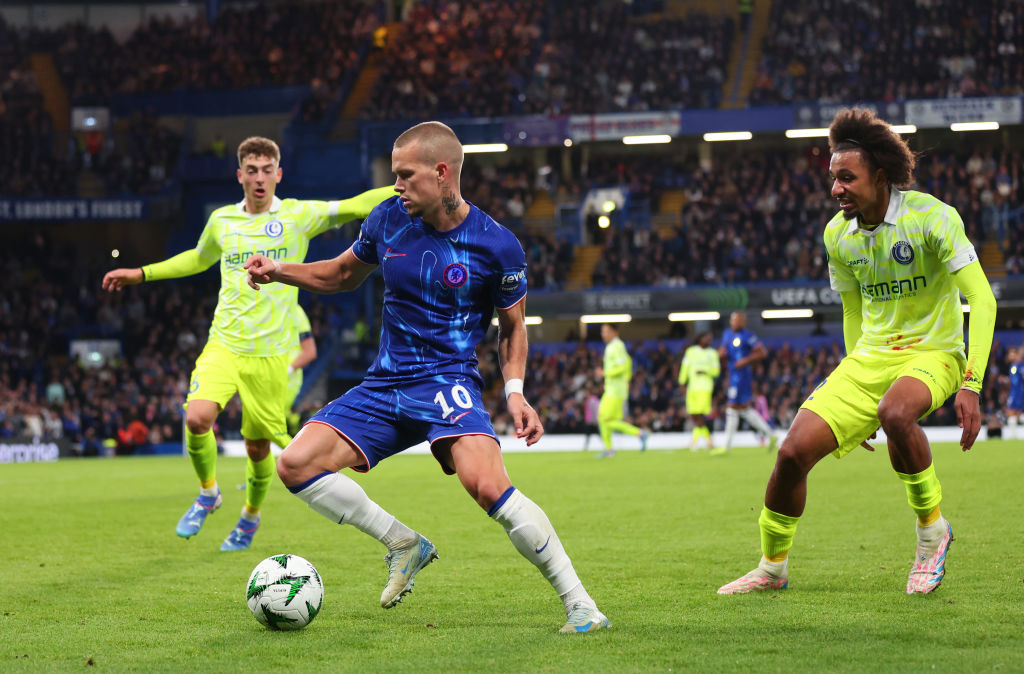 Mykhailo Mudryk of Chelsea runs with the ball under pressure from Omri Gandelman and Hugo Gambor of KAA Gent during the UEFA Conference League 2024...