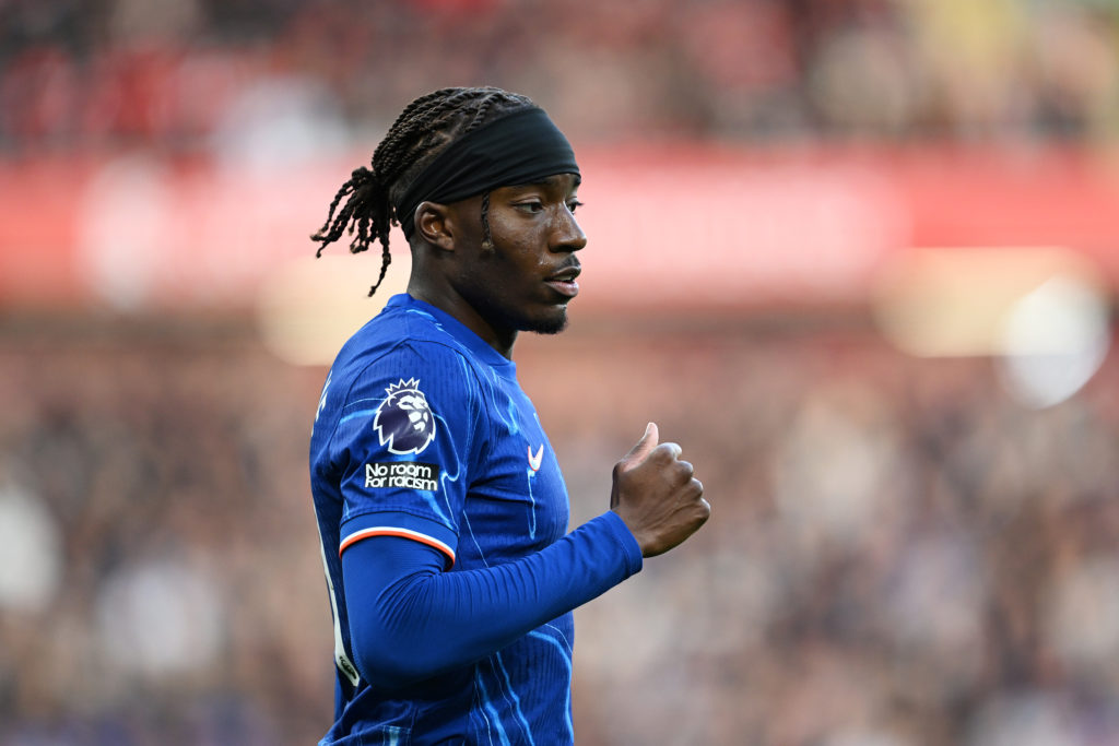 Noni Madueke playing for Chelsea against Liverpool in the Premier League.