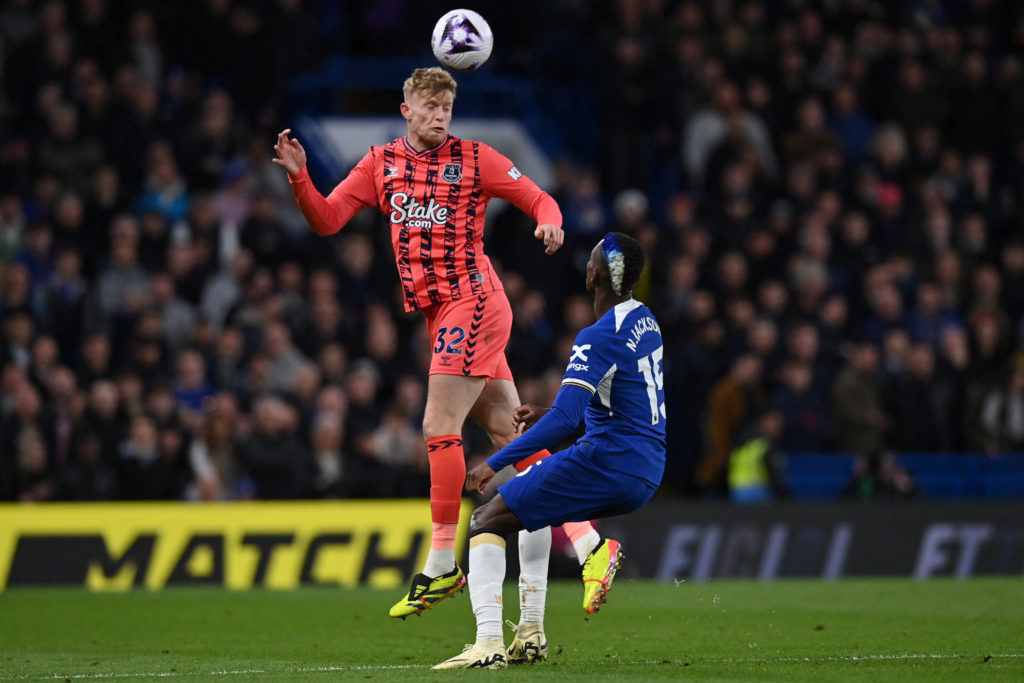 TOPSHOT-FBL-ENG-PR-CHELSEA-EVERTON