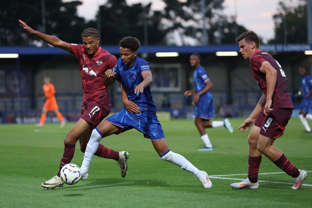 Omari Kellyman of Chelsea battles with Robert Ramsak and Nuha Jatta of Leipzig during the Premier League International Cup match between Chelsea U2...