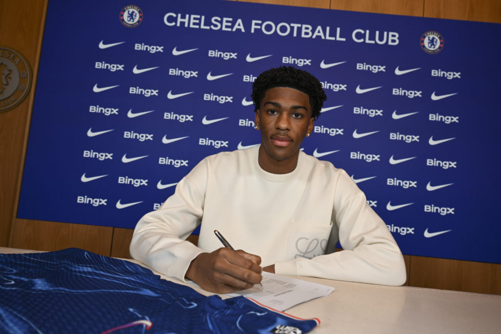 Josh Acheampong Signs a New Contract at Chelsea