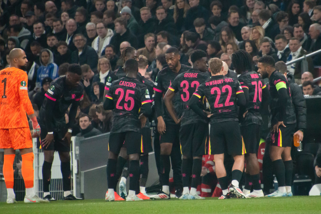 Chelsea's coach Enzo Maresca, speaks to his team during the