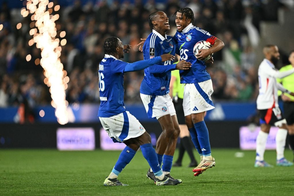 TOPSHOT-FBL-FRA-LIGUE1-STRASBOURG-LYON