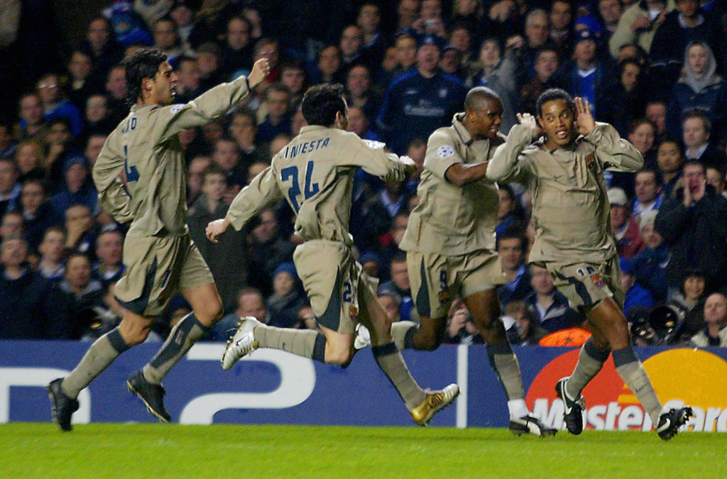 Barcelona's Ronaldinho (R) celebrates sc