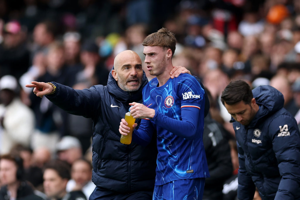 Enzo Maresca talks to Cole Palmer during Chelsea against Fulham in the Premier League.