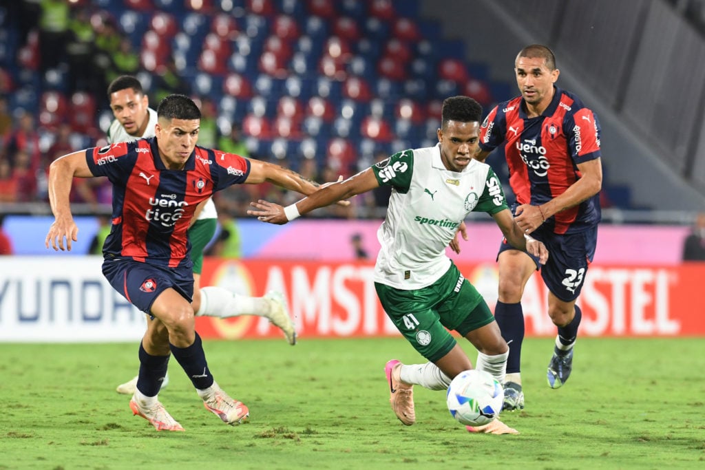 Estêvão Willian of Palmeiras drives the ball against Gustavo Velazquez of Cerro Porteño