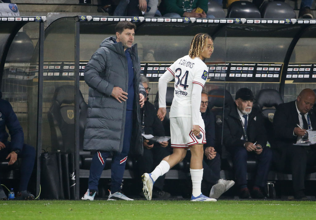 Xavi Simons and Mauricio Pochettino on the sidelines during Paris Saint-Germain against Angers in Ligue 1.