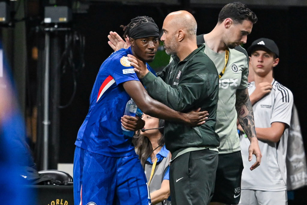 Enzo Maresca congratulates Noni Madueke after he is subbed off in Chelsea vs LAFC at the Club World Cup