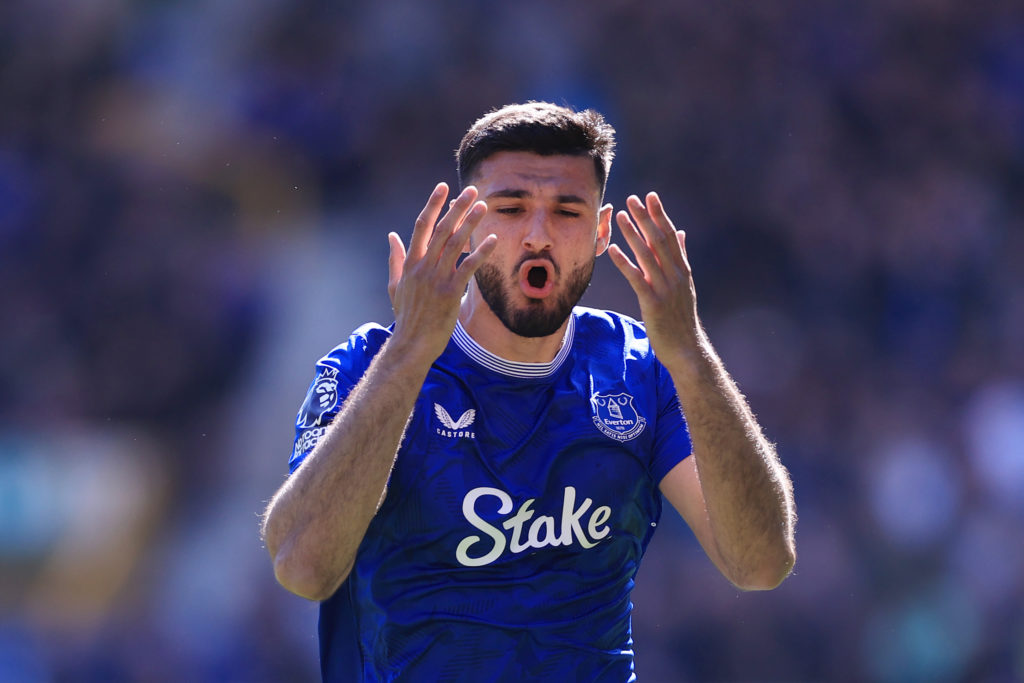 Armando Broja playing for Everton against Arsenal in the Premier League.
