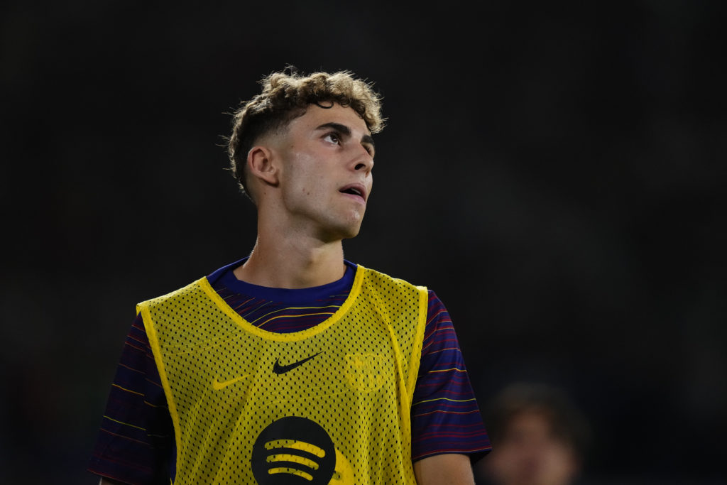 Fermin Lopez warms up during Levante UD v FC Barcelona - LaLiga EA Sports