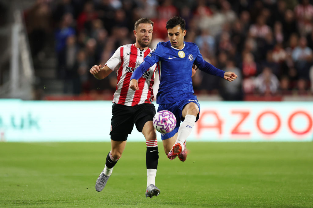Facundo Buonanotte battles for possession with Jordan Henderson during Brentford v Chelsea - Premier League