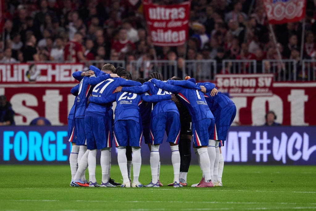 Chelsea players in huddle before Bayern Munich game
