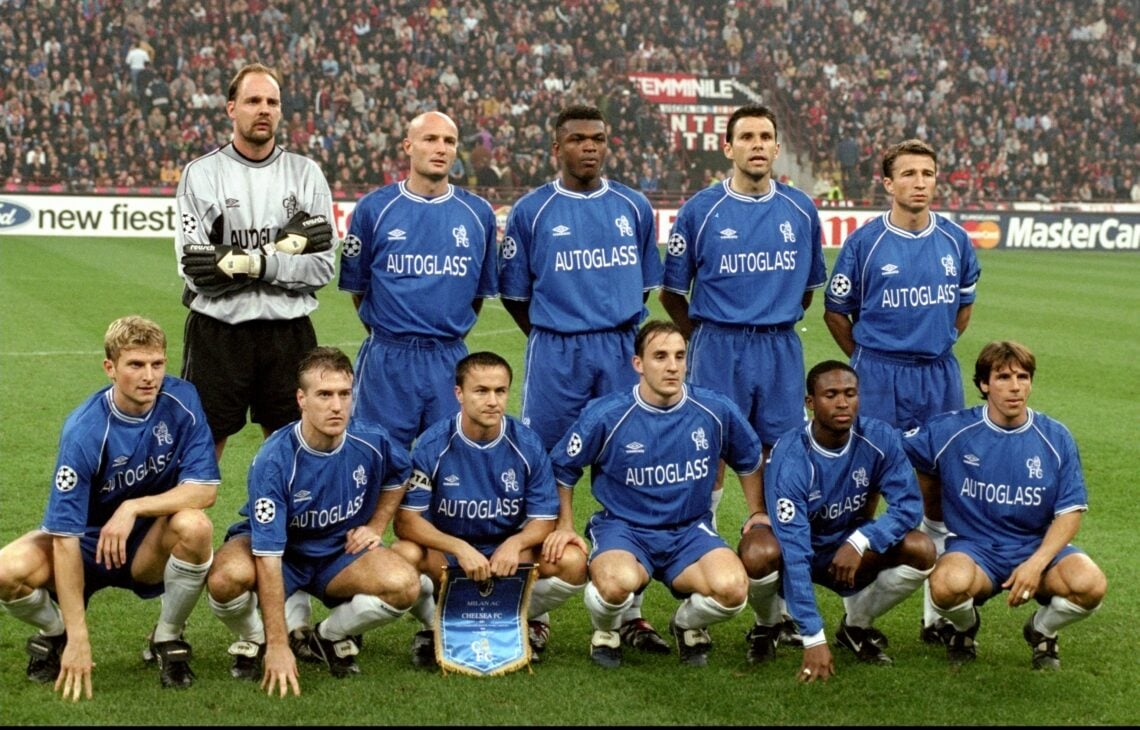 26 Oct 1999:  Chelsea prepare to face AC Milan in the UEFA Champions League Group H match at the San Siro Stadium in Milan, Italy. The game ended 1...