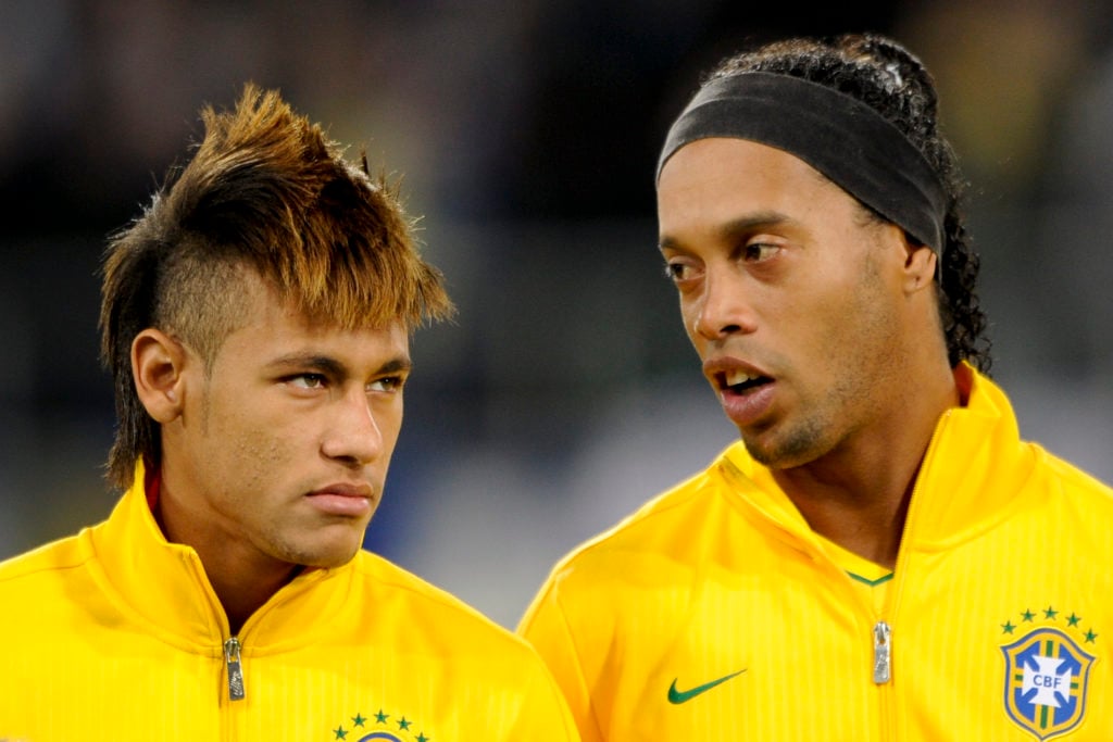 Ronaldinho speaking to Brazil teammate Neymar