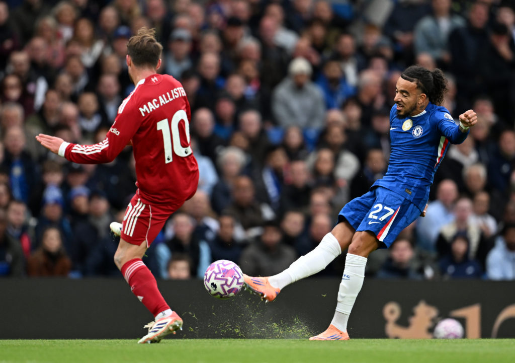 Malo Gusto of Chelsea passes the ball whilst under pressure from Alexis Mac Allister of Liverpool during the Premier League match