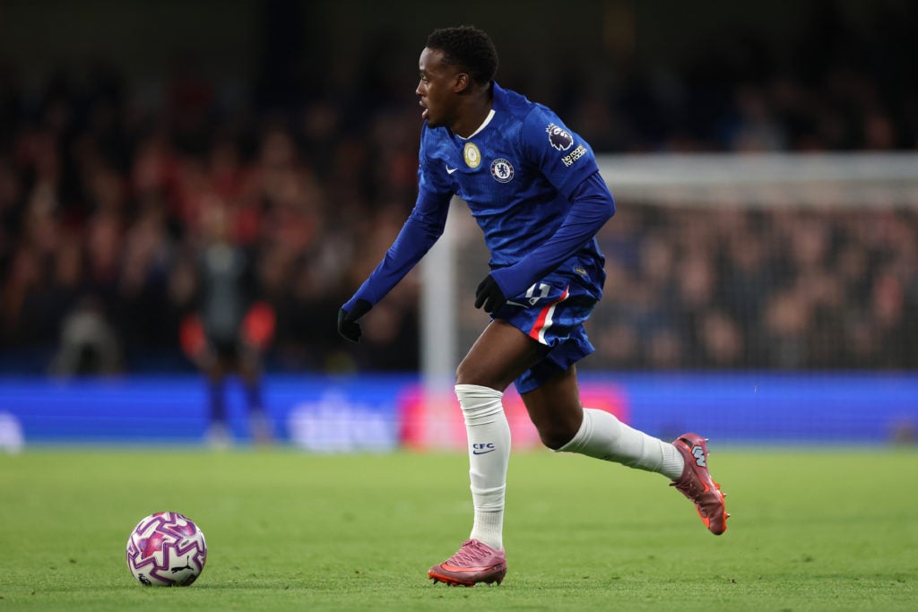 Jamie Gittens dribbling with the ball during Chelsea against Liverpool in the Premier League.